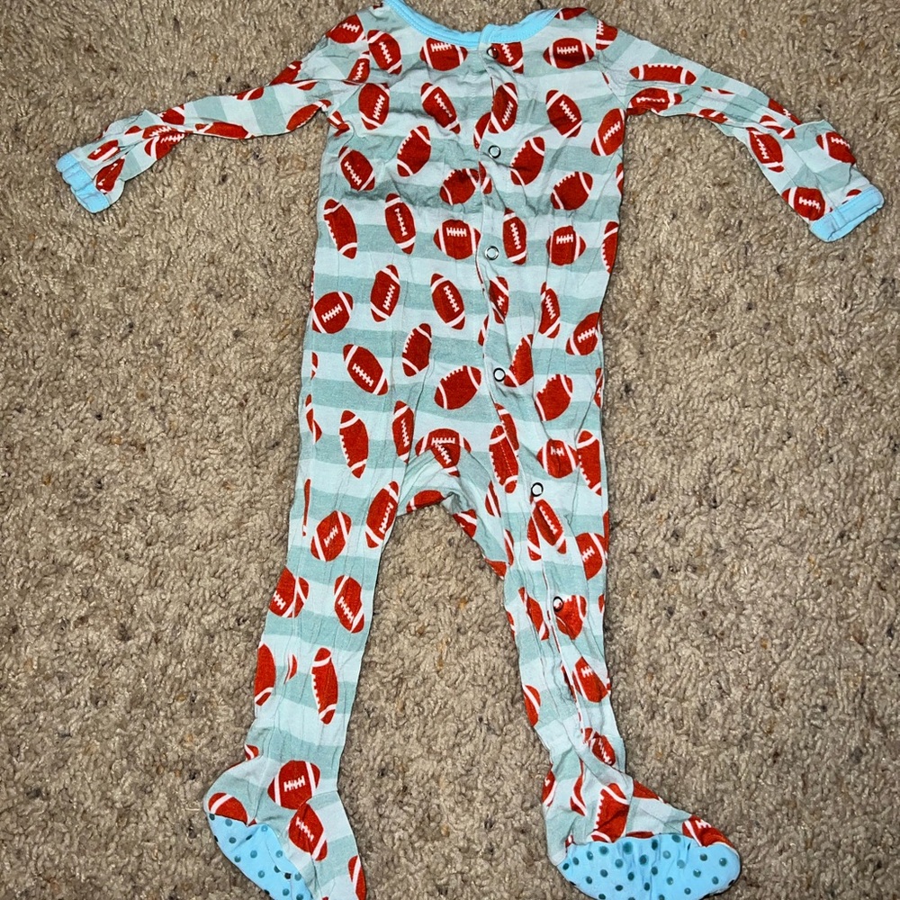 Kozi & co snap footie